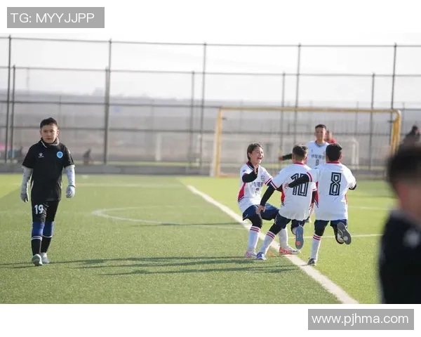 科学足球训练方法探秘提升球员实力的全新路径 科学足球训练方法探秘提升球员实力的全新路径