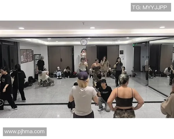 重庆街舞队创新防守策略引领街舞新潮流的深度解析 重庆街舞队创新防守策略引领街舞新潮流的深度解析