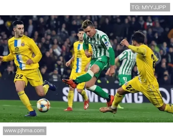 去年皇马与巴萨的巅峰对决回顾及精彩瞬间分析 去年皇马与巴萨的巅峰对决回顾及精彩瞬间分析