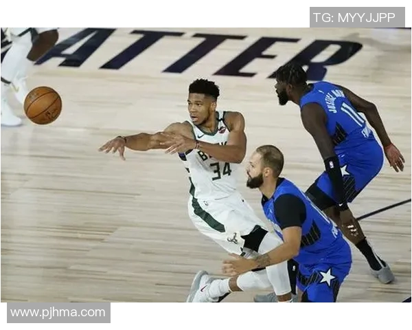 火箭队与雄鹿激战正酣比分悬念迭起引发球迷热议