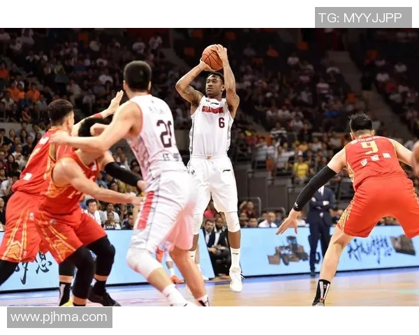 马尚布鲁克斯：从篮球场上的明星到生活中的奋斗者